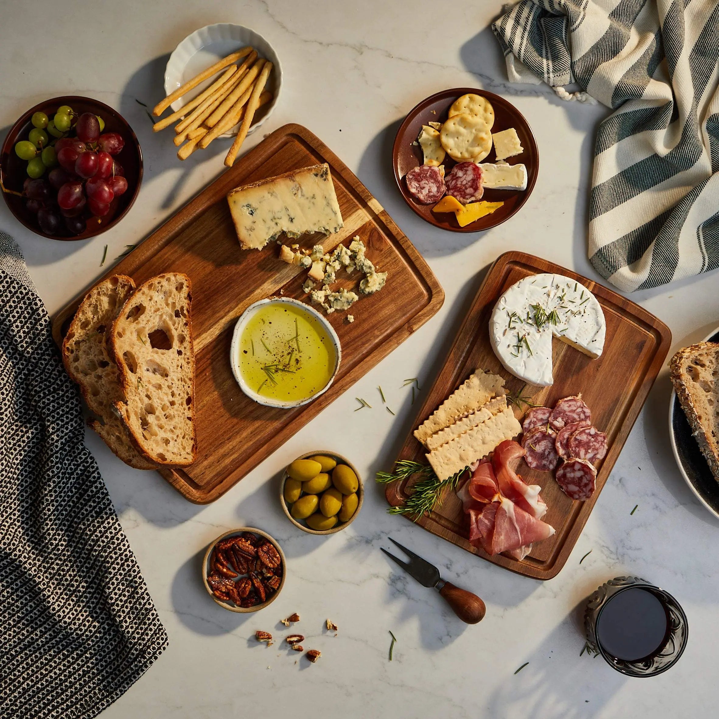 Doheny Duo Wooden Board Platter Small - Serving Board for Cooking & Home Use, Modern Kitchenware, Featuring Wooden Texture