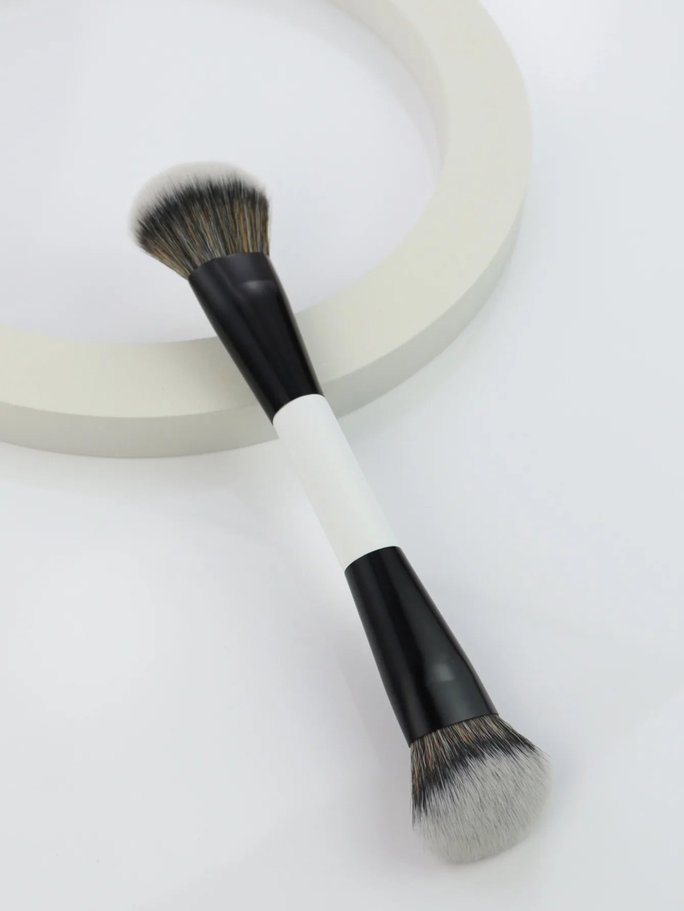 Double Head Makeup Brushes 2 In 1 Flat Angled Foundation Concealer Contour for Blending Loose Powder Liquid Cream Cosmetic Tools