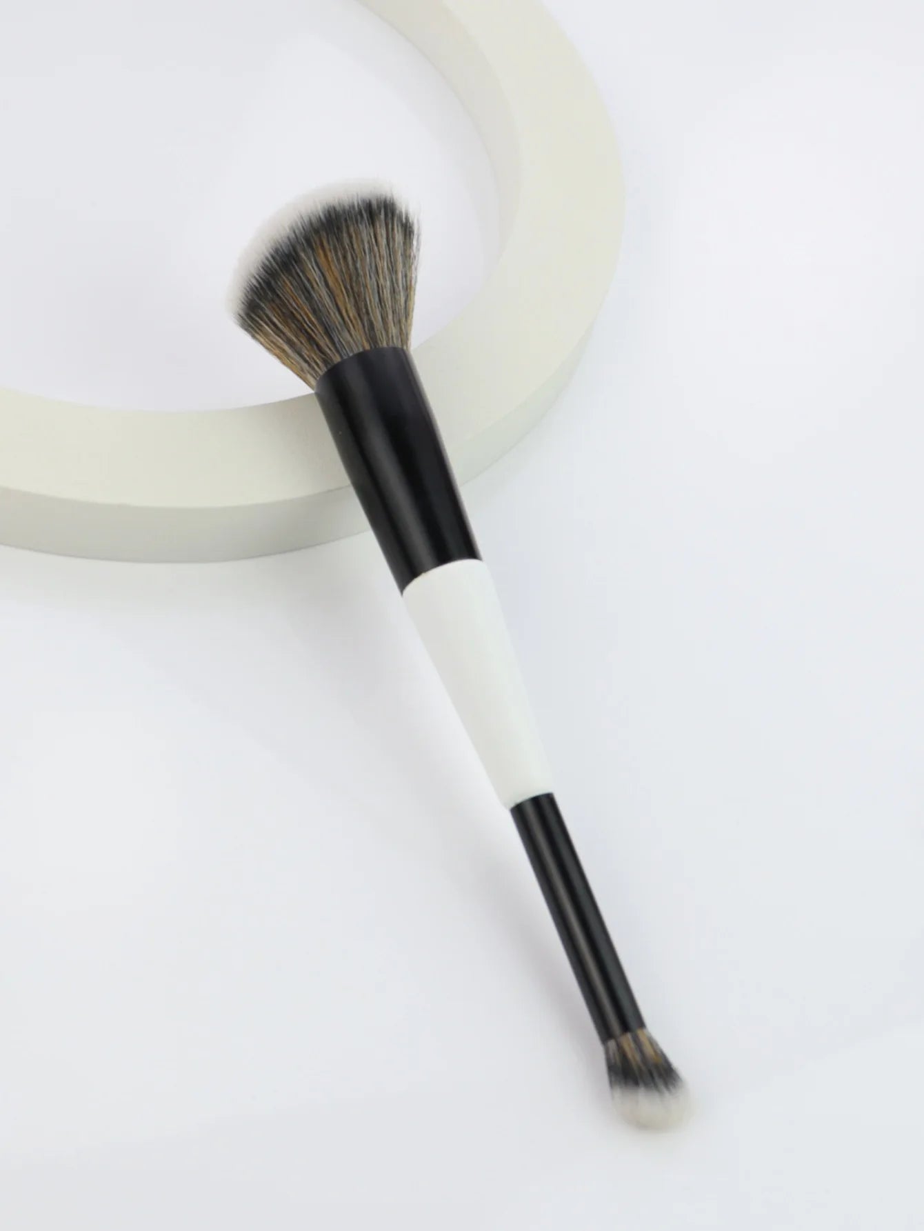 Double Head Makeup Brushes 2 In 1 Flat Angled Foundation Concealer Contour for Blending Loose Powder Liquid Cream Cosmetic Tools