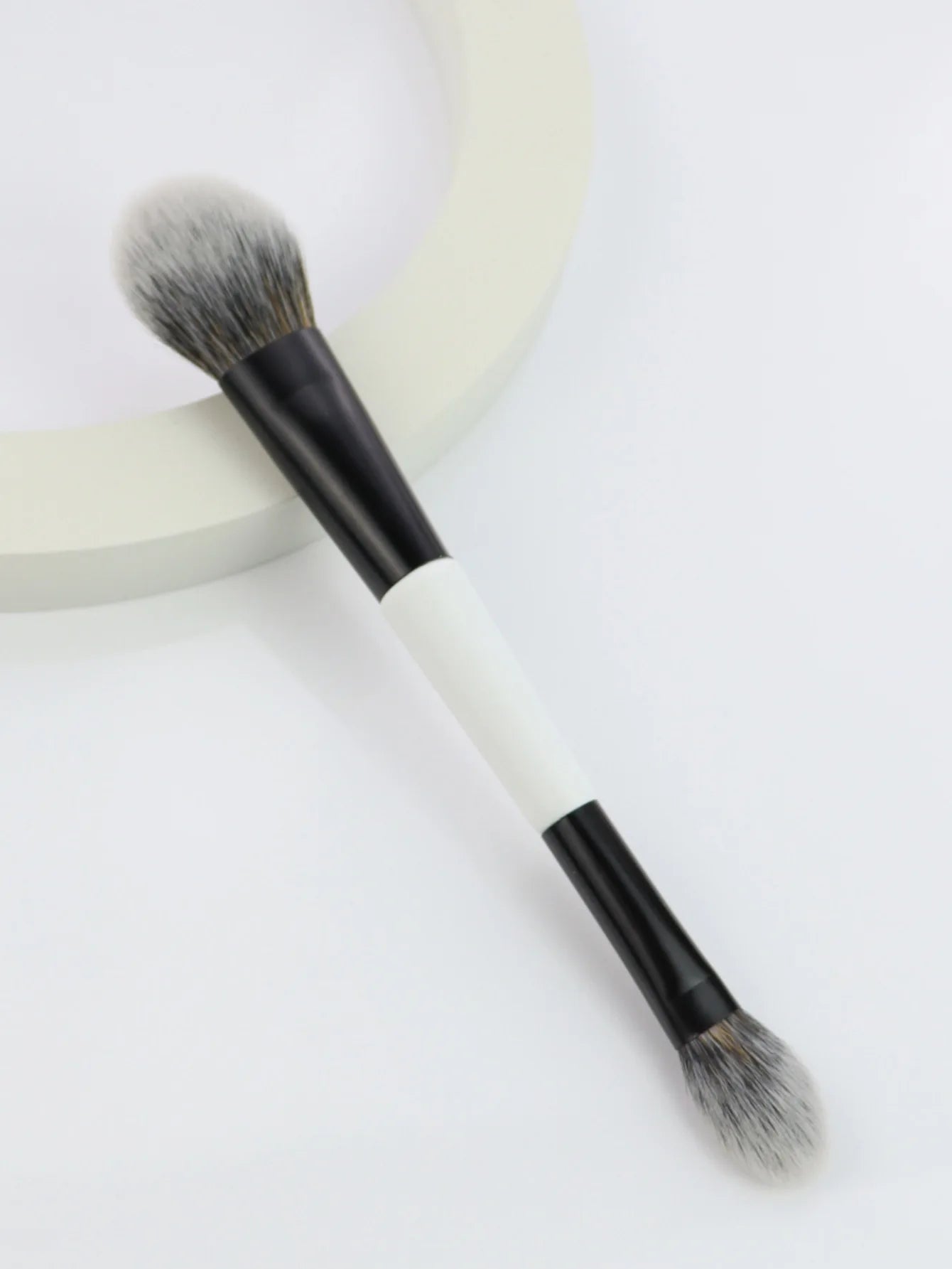 Double Head Makeup Brushes 2 In 1 Flat Angled Foundation Concealer Contour for Blending Loose Powder Liquid Cream Cosmetic Tools