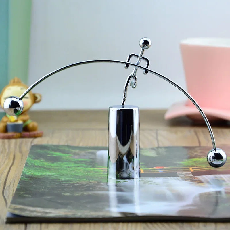 Weightlifter Mold Metal Craft Perpetual Dynamic Balancing Instrument Art Swing Kinetic Motion Toy Figurines Home Desk Decor