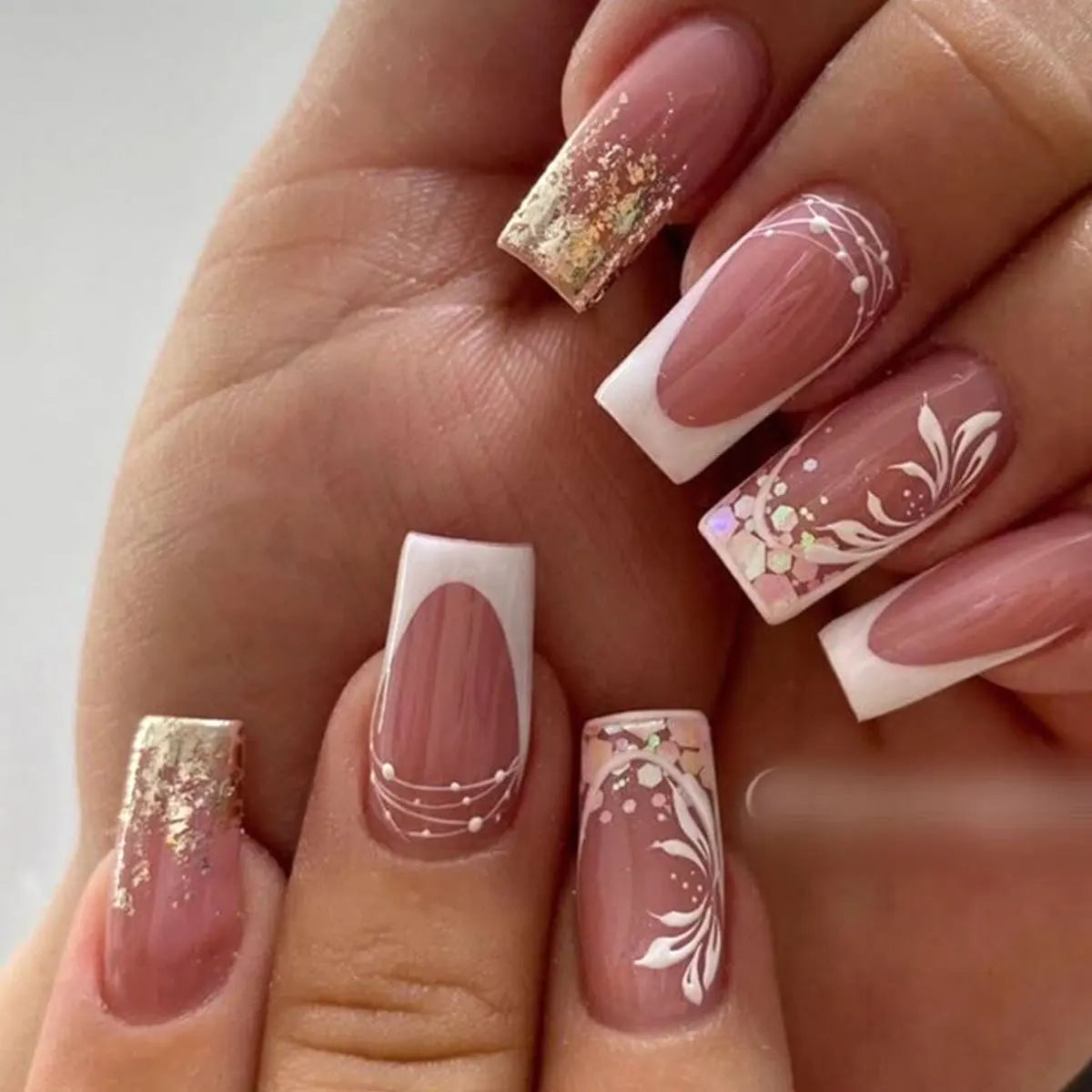 24Pcs Yellow Simple False Nails Short Coffin Art Artificial with French Design Wearable Fake Nails Full Cover Press on Nail Tips